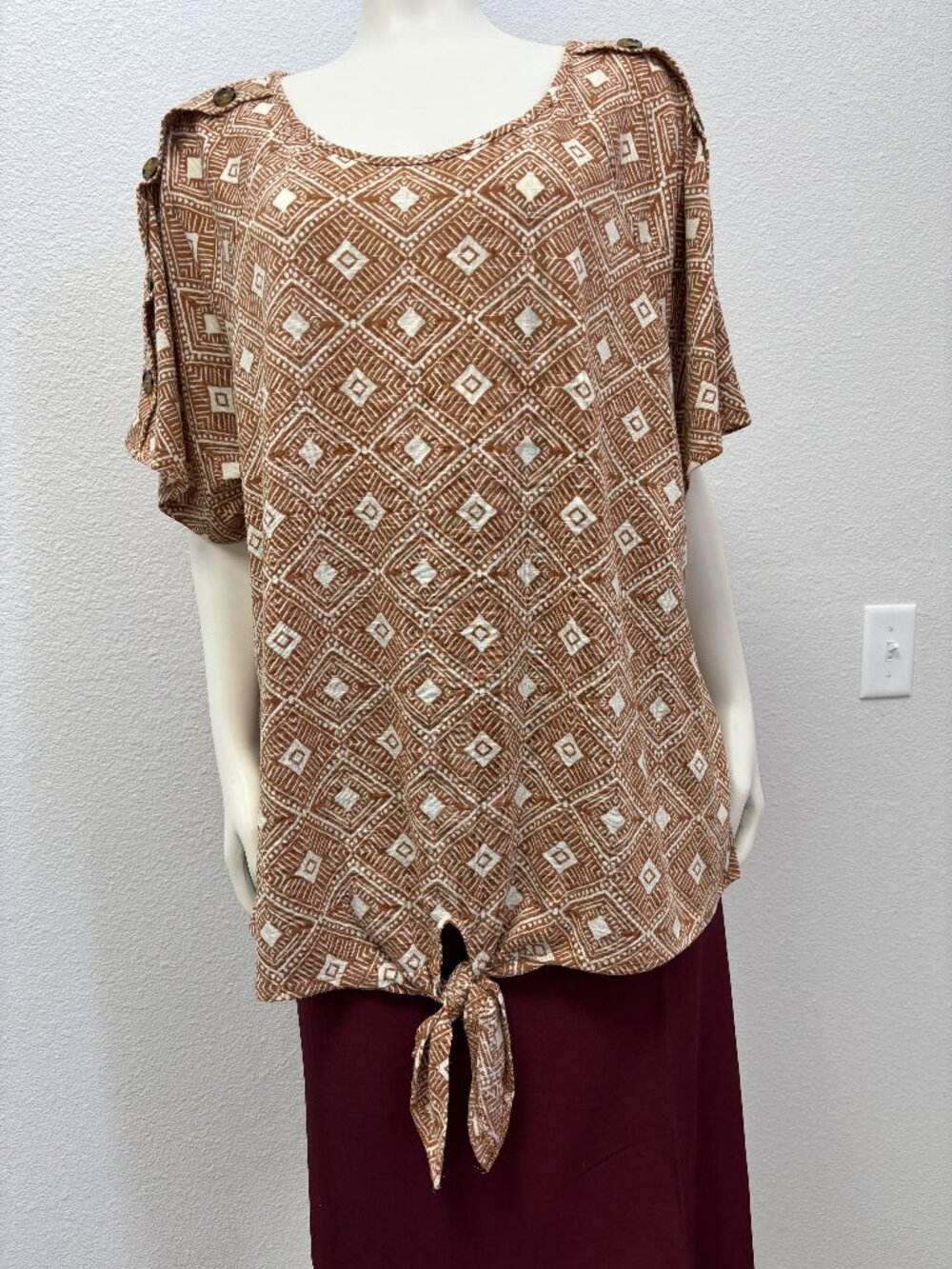 All in Love 2X Brown Geometric Tie Front Blouse Button Sleeve Plus Size